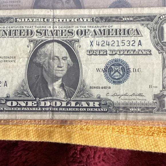 Silver certificate 1$ bills and Red Seal 2$ Series A plus star notes - Picture 2 of 10